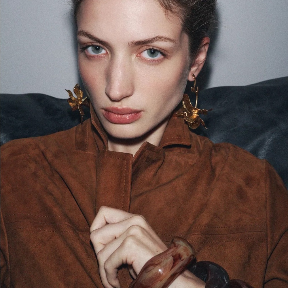 Zara Gold Textured Flower & Stem Earrings NWT - Picture 7 of 9